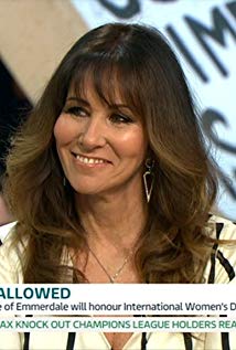 How tall is Linda Lusardi?